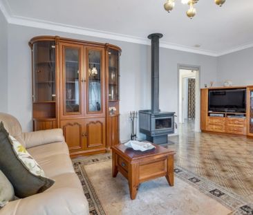 24 Collinson Street, Keilor Park VIC 3042 - House For Rent | Domain - Photo 2