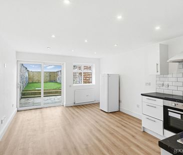 Bond Road, Mitcham, CR4 - Photo 2