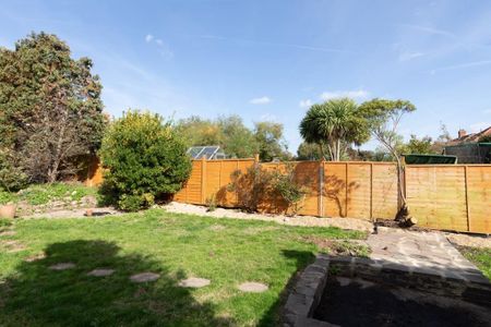 3 bedroom semi-detached house to rent - Photo 3
