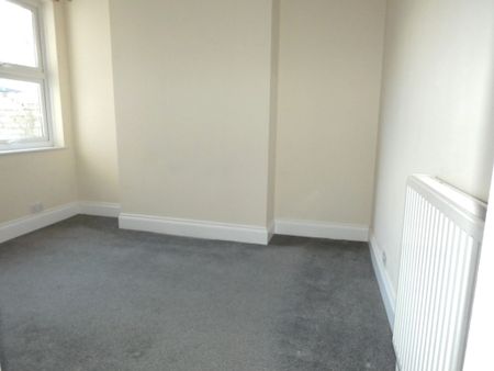3 bed House - To Let - Photo 4