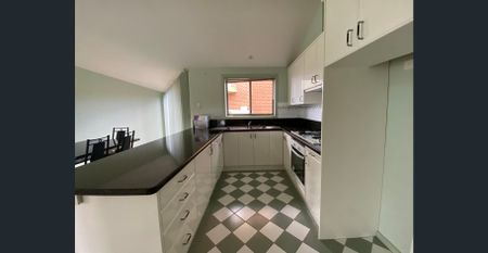 SPACIOUS QUALITY HOME - Photo 5