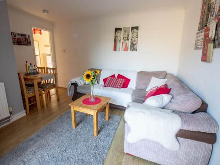 4 bedroom terraced house to rent - Photo 2
