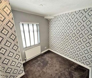 North Cliffe Avenue, Thornton, Bradford, BD13 - Photo 1