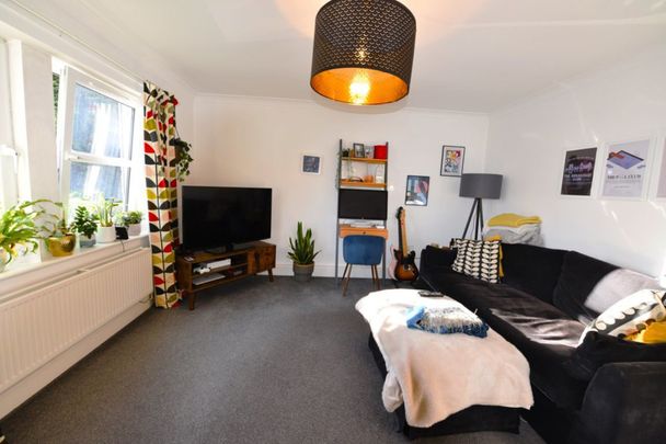 2 bedroom Flat in Flat 4, Leeds - Photo 1