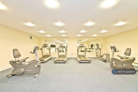 2 bedroom penthouse to rent - Photo 3