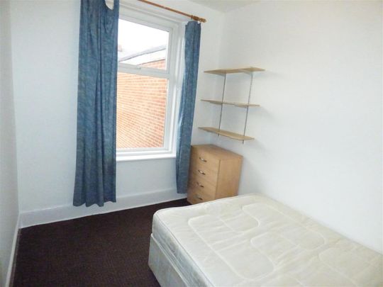3 bed flat to rent in South View West, Heaton - Photo 1