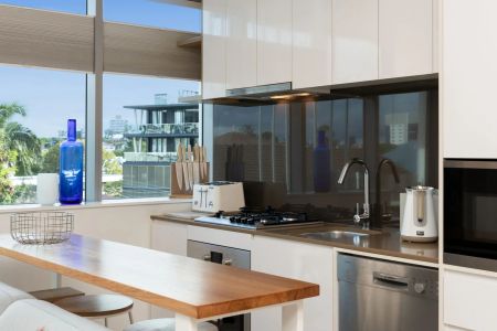 FULLY-FURNISHED UNIT OFFERING THE ULTIMATE INNER-CITY LIFESTYLE - Photo 5