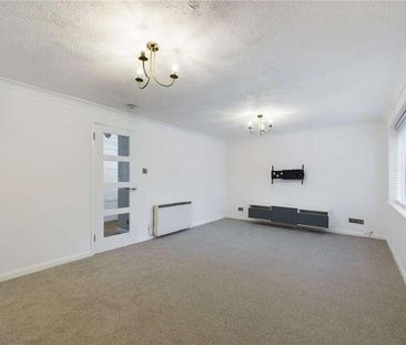 Connaught Gardens, West Green, Crawley, West Sussex, RH10 - Photo 4