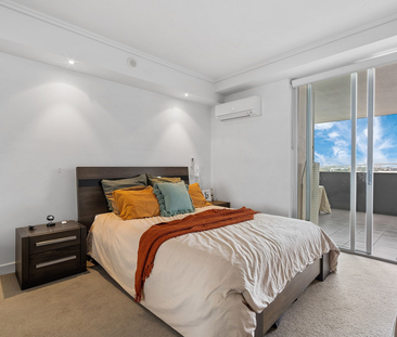 Spacious Unit in the Heart of Hamilton! - Photo 2