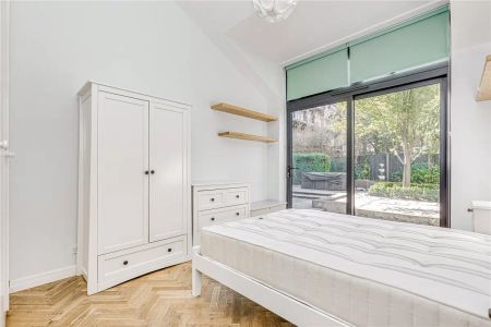 3 bedroom house in London - Photo 4