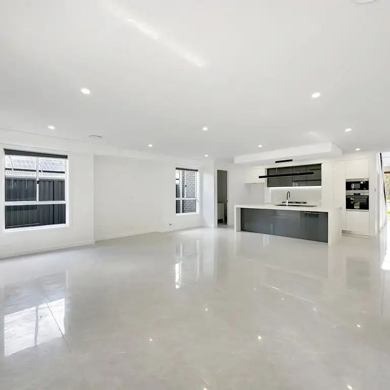 “Brand New Luxury Family Home in Riverstone” - Photo 1