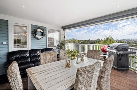 Great Family Living in Browns Bay - Photo 2