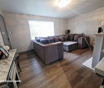 3 bedroom end of terrace house to rent - Photo 2