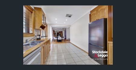 Charming Triple-Fronted Brick Residence in a Prime Location - Photo 4