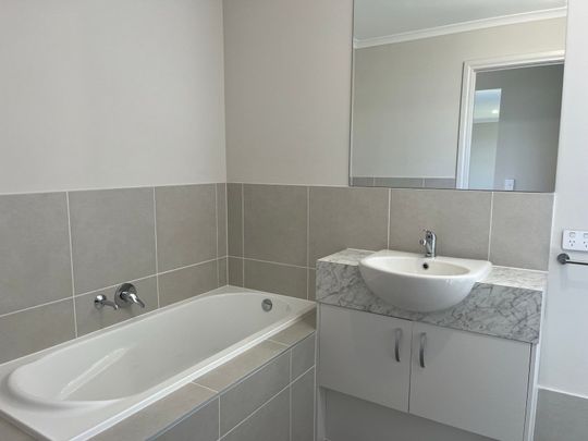 Modern Living Made Easy – Your Dream Home Awaits! - Photo 1