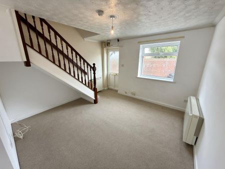 2 bedroom terraced house to rent - Photo 2