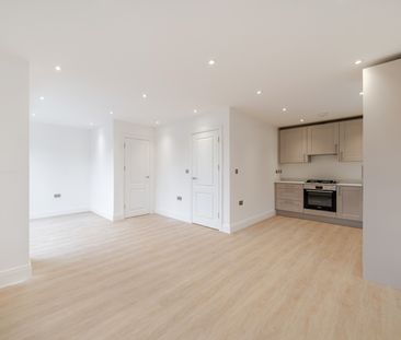2 Bed Flat, West Hill, CR2 - Photo 1