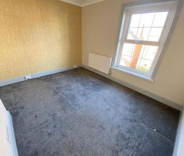 3 bedroom end of terrace house to rent - Photo 2