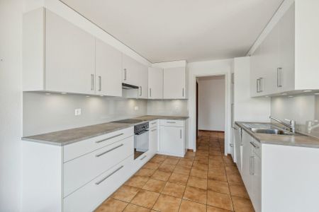 4-room apartment in a very sunny area - Photo 3