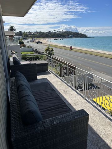 Maraetai Beachfront - 3 Bedrooms - Photo 2