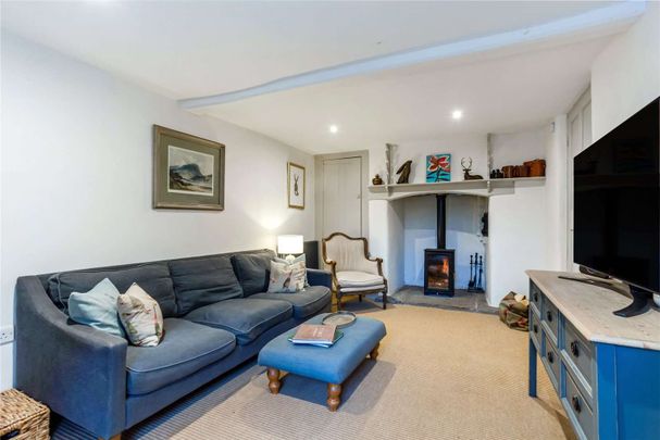 Exceptional Grade II Listed Georgian House in Picturesque Village Setting. - Photo 1