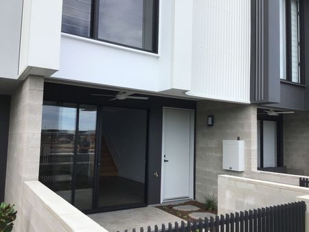 Perfect Location - 3 Bedroom Home In Aura!! - Photo 2