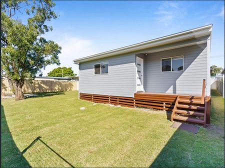 Two bedroom air conditioned granny flat in central location - Photo 4