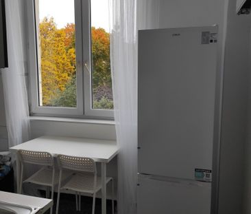 Wysoka i jasna kawalerka w okolicy Placu Zbawiciela - Фото 3