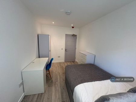 5 bedroom flat to rent - Photo 2