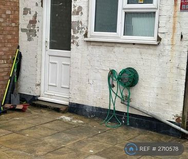 4 bedroom end of terrace house to rent - Photo 5