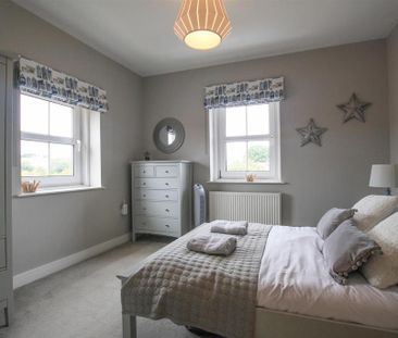 3 bedroom end of terrace house to rent - Photo 3