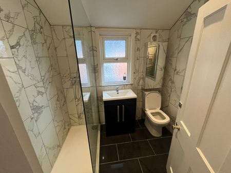 4 Bed Terraced House, Norris Road, RG6 - Photo 5