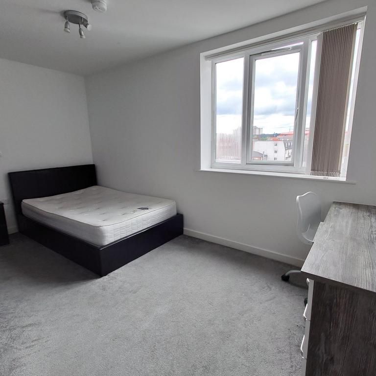 1 bedroom in a house share to rent - Photo 1