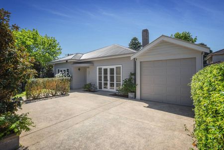 PICTURE PERFECT | FAMILY OASIS | FABULOUS LOCATION - Photo 4