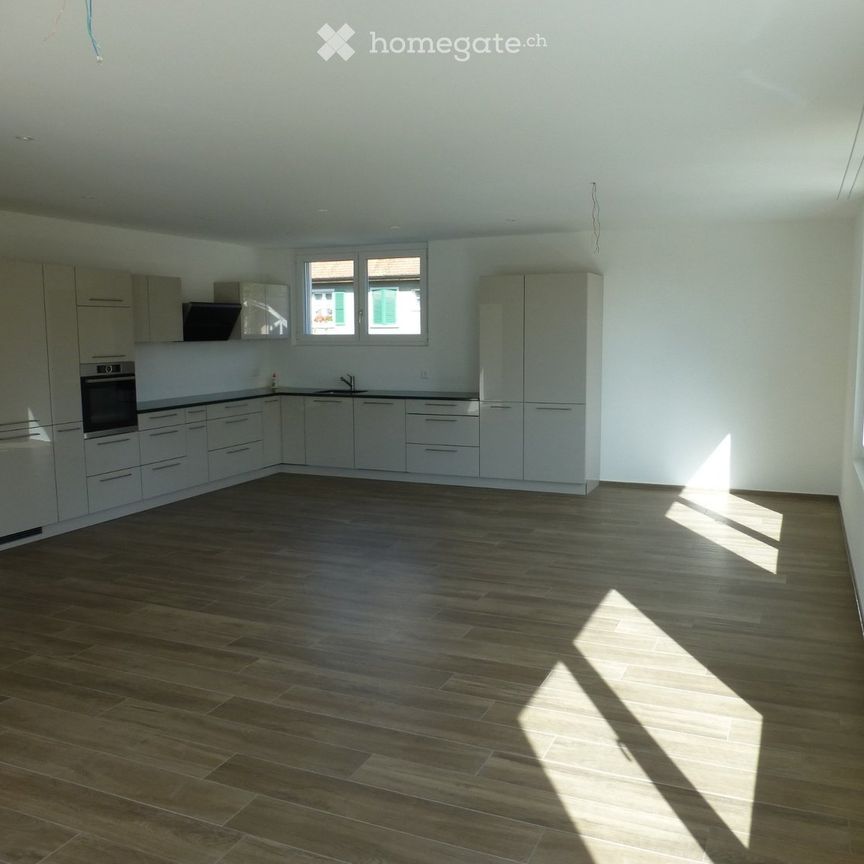 Sehr helle, schöne und moderne 3,5-Zimmerwhg mit Waschturm - Photo 1