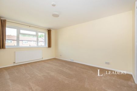 1 bedroom apartment to rent Bushfield Drive, Redhill, RH1 - Photo 2
