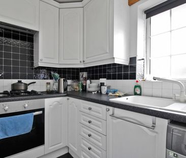 1 bedroom Flat To Let - Photo 3