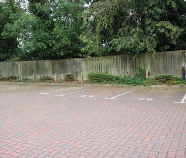 Knoll Court, Reservoir Road, Kettering, Northants, NN16 - Photo 6