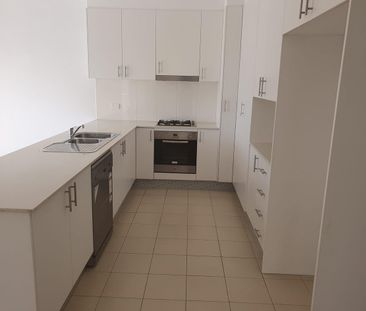 Modern 2-Bedroom Apartment in Prime Location! - Photo 5