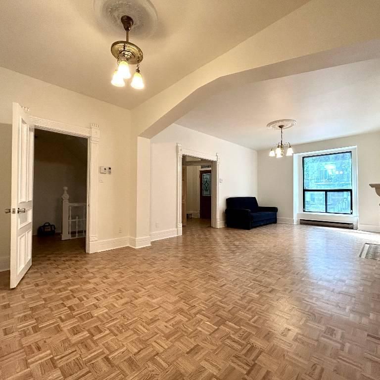 4 Bedroom downtown Tupper street - Photo 1