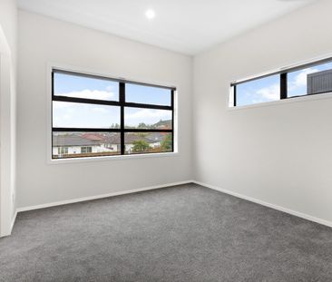 15 The Strand, Wainuiomata - Photo 2