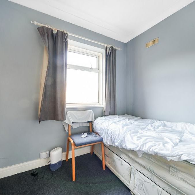 4 bedroom semi-detached house to rent - Photo 1