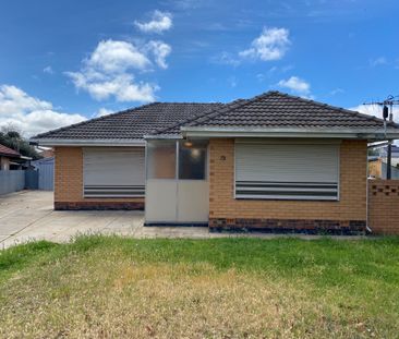 Comfortable Family Home with Generous Yard! - Photo 1