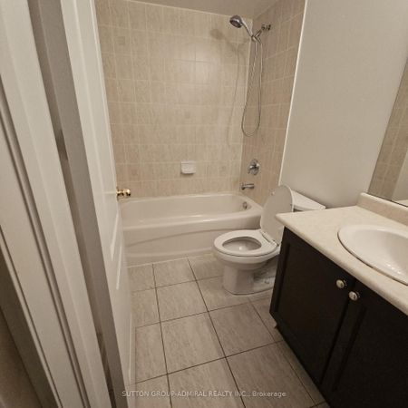 For Lease - 27 Frost King Lane, Toronto, Ontario - Photo 2