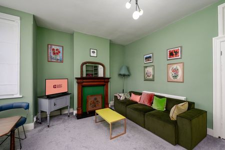 1 Bed Flat, Green St, E13 - Photo 2