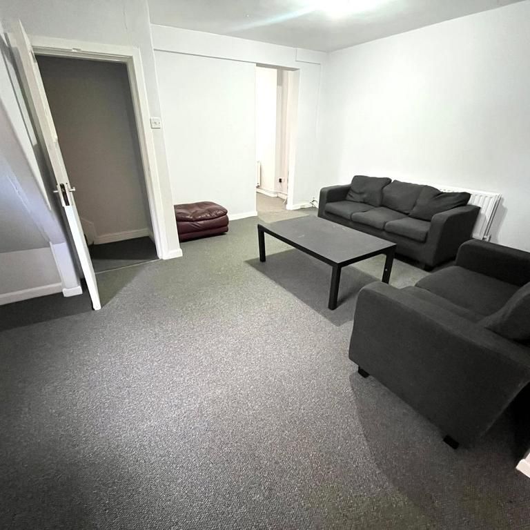 4 bedroom terraced house to rent - Photo 1