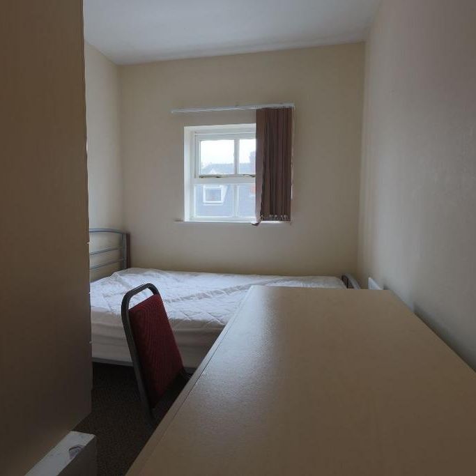 6 bedroom house to rent - Photo 1