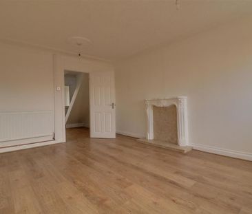 2 bedroom end of terrace house to rent - Photo 1