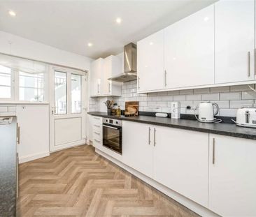 Amblecote Close, SE12, London - Photo 3