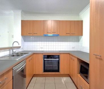 2BED 2BATH 2CAR NEWLY RENOVATED NEXT DOOR TO INDOOROOPILLY SHOPPING... - Photo 5